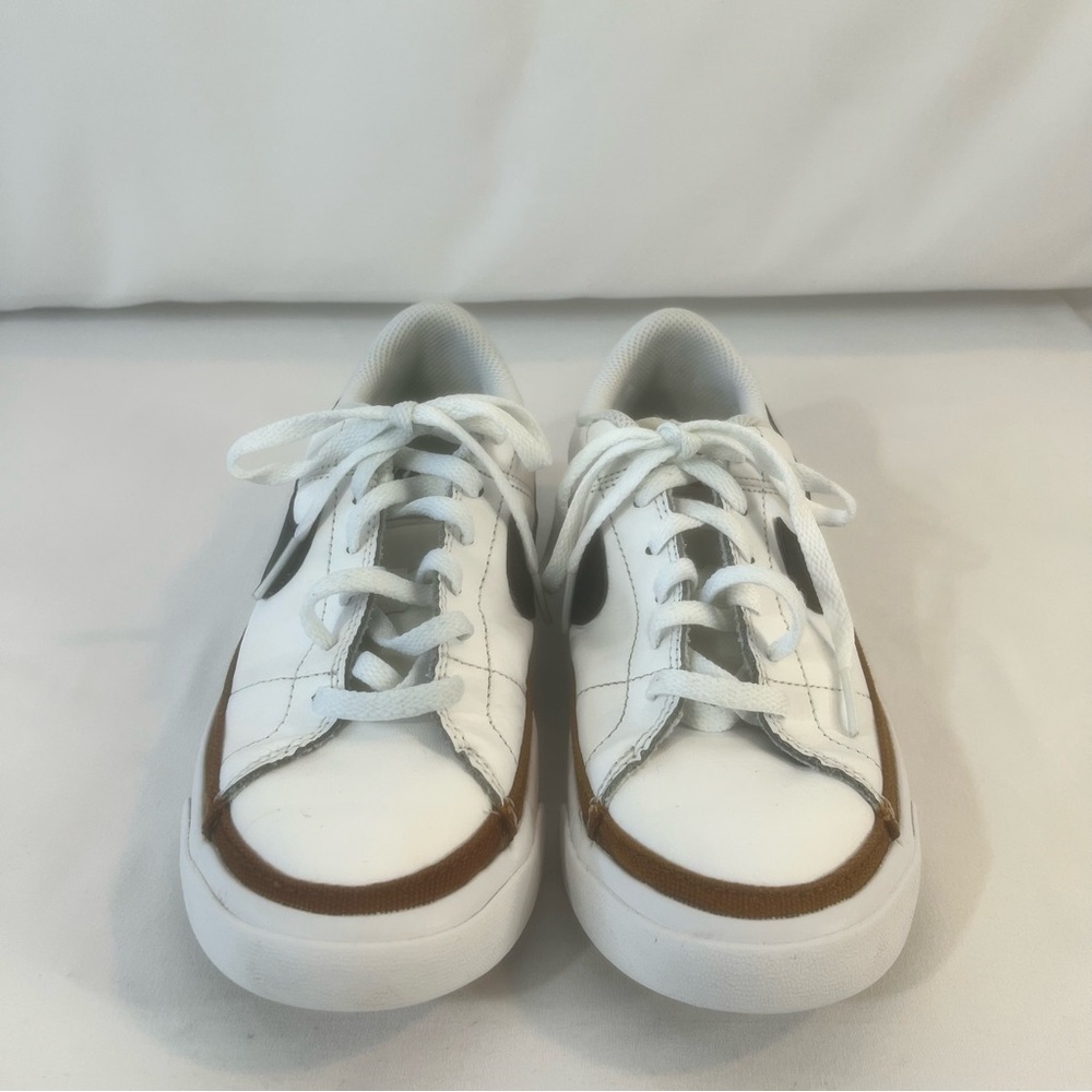 Nike Kids White and Black Sneakers size: US 4 Y - Picture 3 of 10